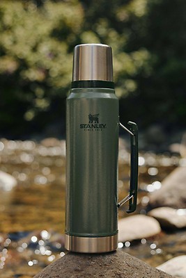 STANLEY Classic Thermos 2.5 qt Nightfall and Silver Solid Print