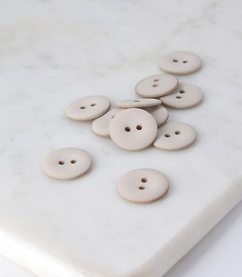 Bouton Ancien De Mercerie - Couleur Beige Avec Bosse - Occasion - Réf. 2039