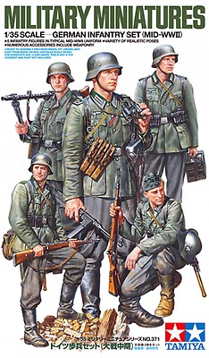 1/35 GERMAN SOLDIERS AT FIELD BRIEFING