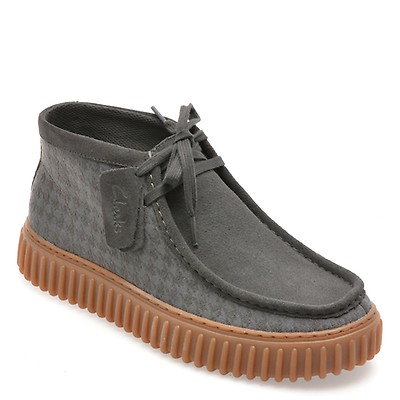 Ghete CLARKS gri, WALLABEE EVO BT, din piele intoarsa | Tezyo Romania