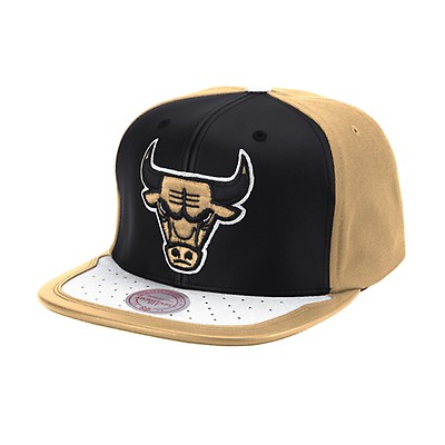 Chicago Bulls Day One Black/Yellow Mitchell & Ness Snapback Hat