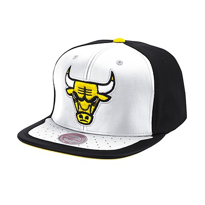 Day 5 Snapback Chicago Bulls - Shop Mitchell & Ness Snapbacks and