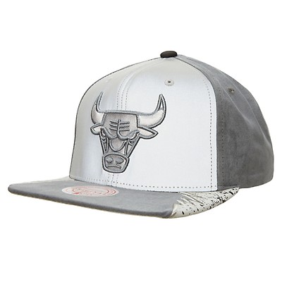 Mitchell & Ness Chicago Bulls Cool Grey Print Snapback Hat Cap - 3 Retro  Cool Grey