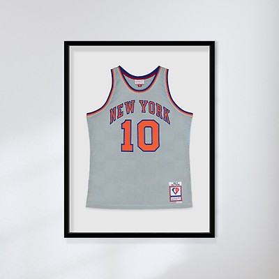 New York Knicks - Basketball Signed co-signed by: Willis Reed