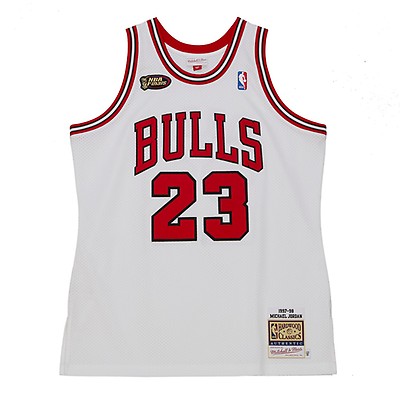 Mitchell & Ness Men's Authentic Chicago Bulls NBA 1995-96 Michael Jordan Jersey, White / XL