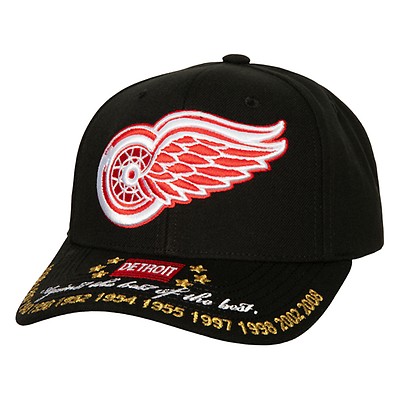 Red store wings snapback