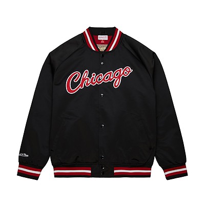 Compra online Mitchell & Ness Chicago Bulls Lightweight Satin Chaqueta  (black)