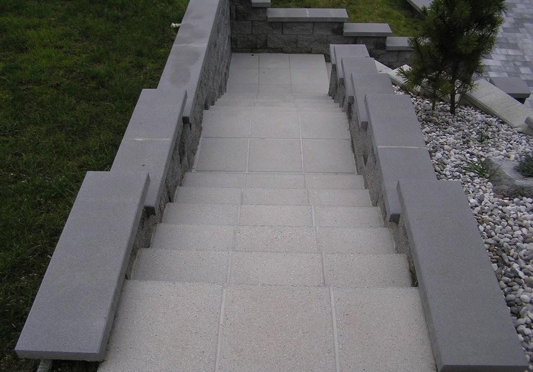 BETONSKA PLOŠČA ZOBEC ARENA SIVA 50X50 CM DEBELINA 3.8 CM