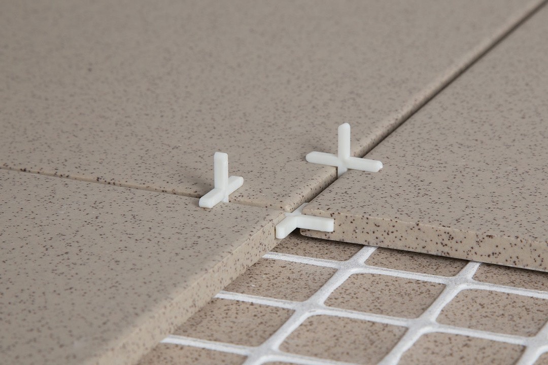 KRIŽEC ZA PLOŠČICE JMK PVC DISTANČNIKI + 3MM/200