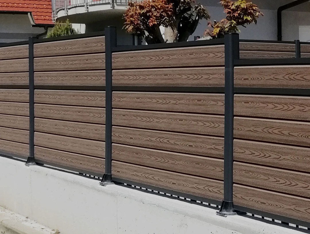 WPC SISTEM OGRAJA BAMBUSWPC KAVNO RJAVA 180X180 CM 1 STEBRIČEK + 13 DESK